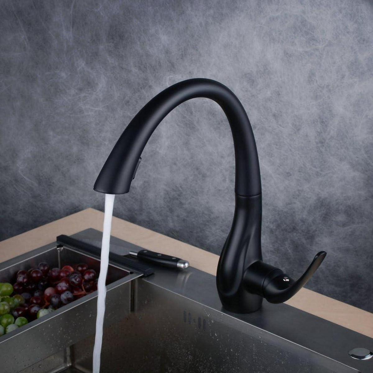 Ausziehbare Küchenarmatur mit Brause, Schwarz