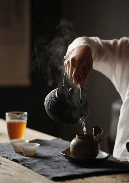 Japanische Teekanne Gusseisen mit Edelstahl Teesieb 800ml Schwarz