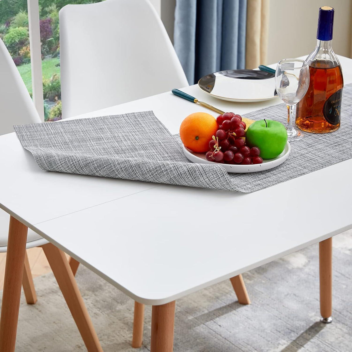 Weißer Küchentisch 110x70cm – Skandinavischer Esszimmertisch mit Buchenbeinen