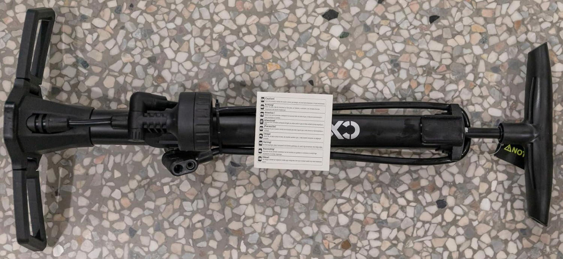Fahrradpumpe mit Manometer für alle Ventile bis 11 bar 160 psi
