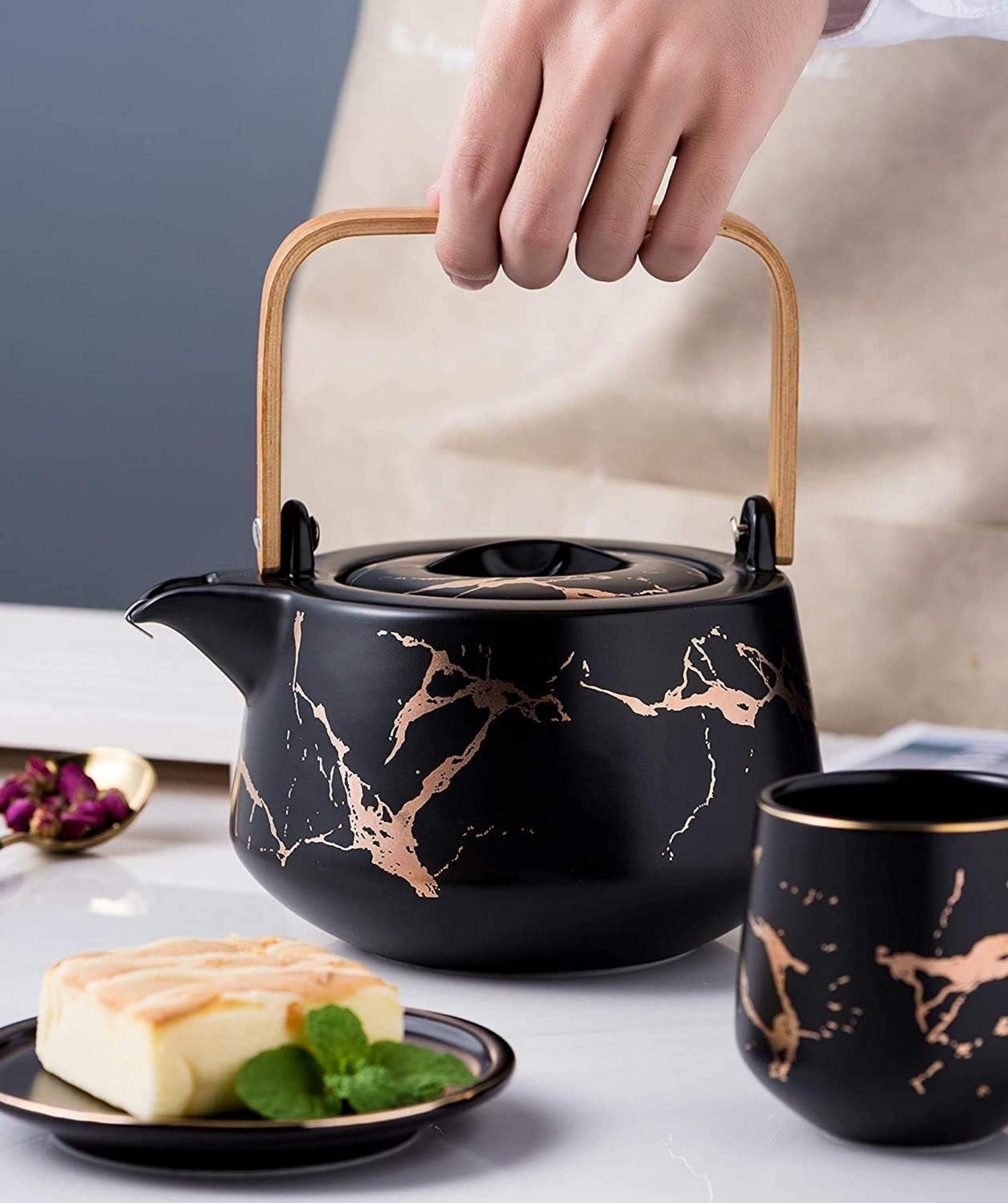 Japanisches Keramik Teeset für 4 Personen mit Holztablett - Schwarz