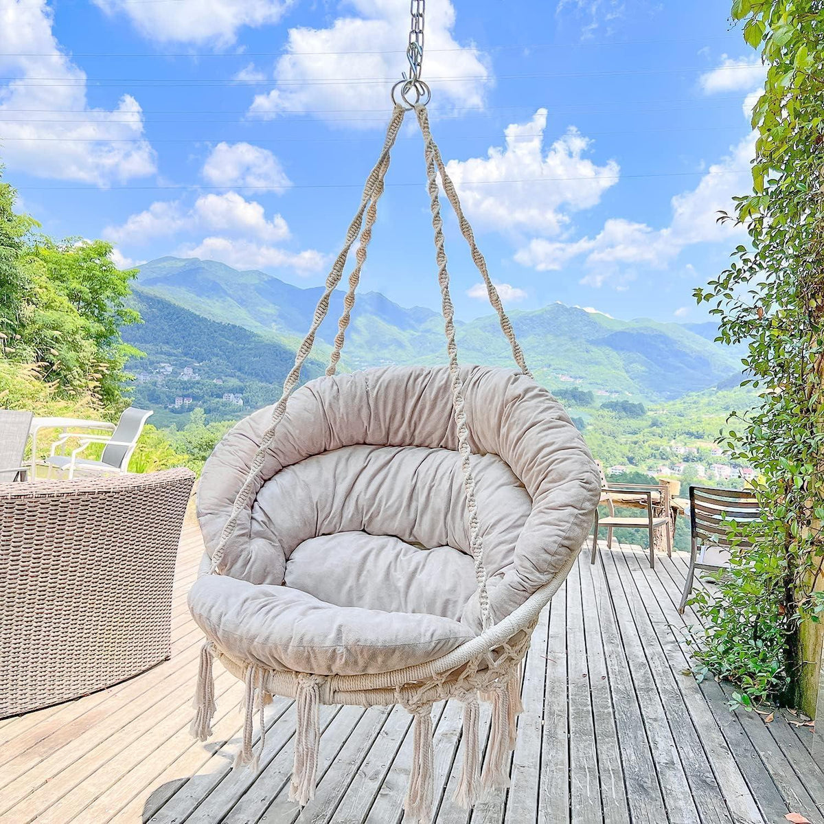 Handgefertigter Makramee Hängesessel mit Kissen – Boho Deko für Innen & Außen