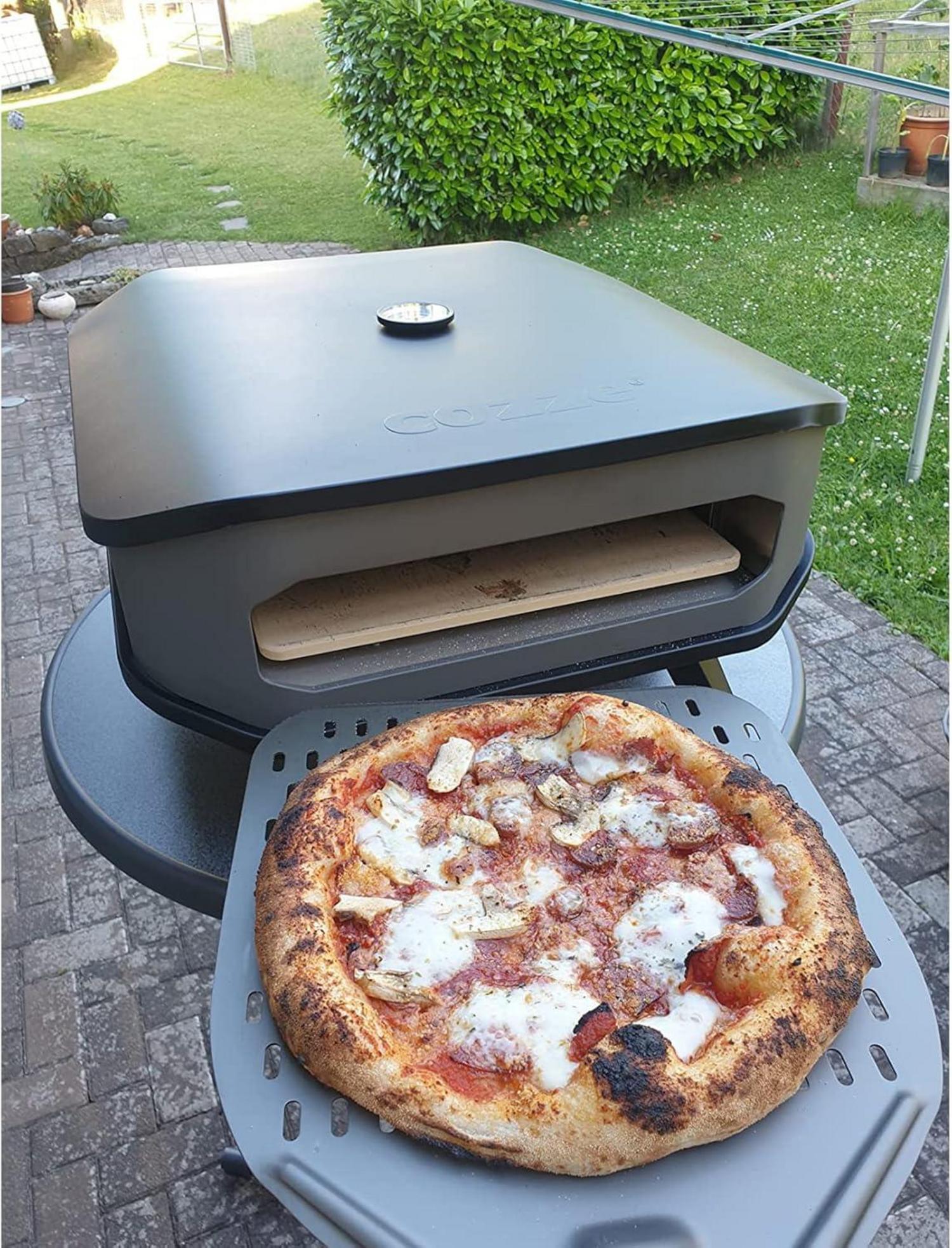 Perforierter Profi Pizzaschieber mit isoliertem Silikongriff