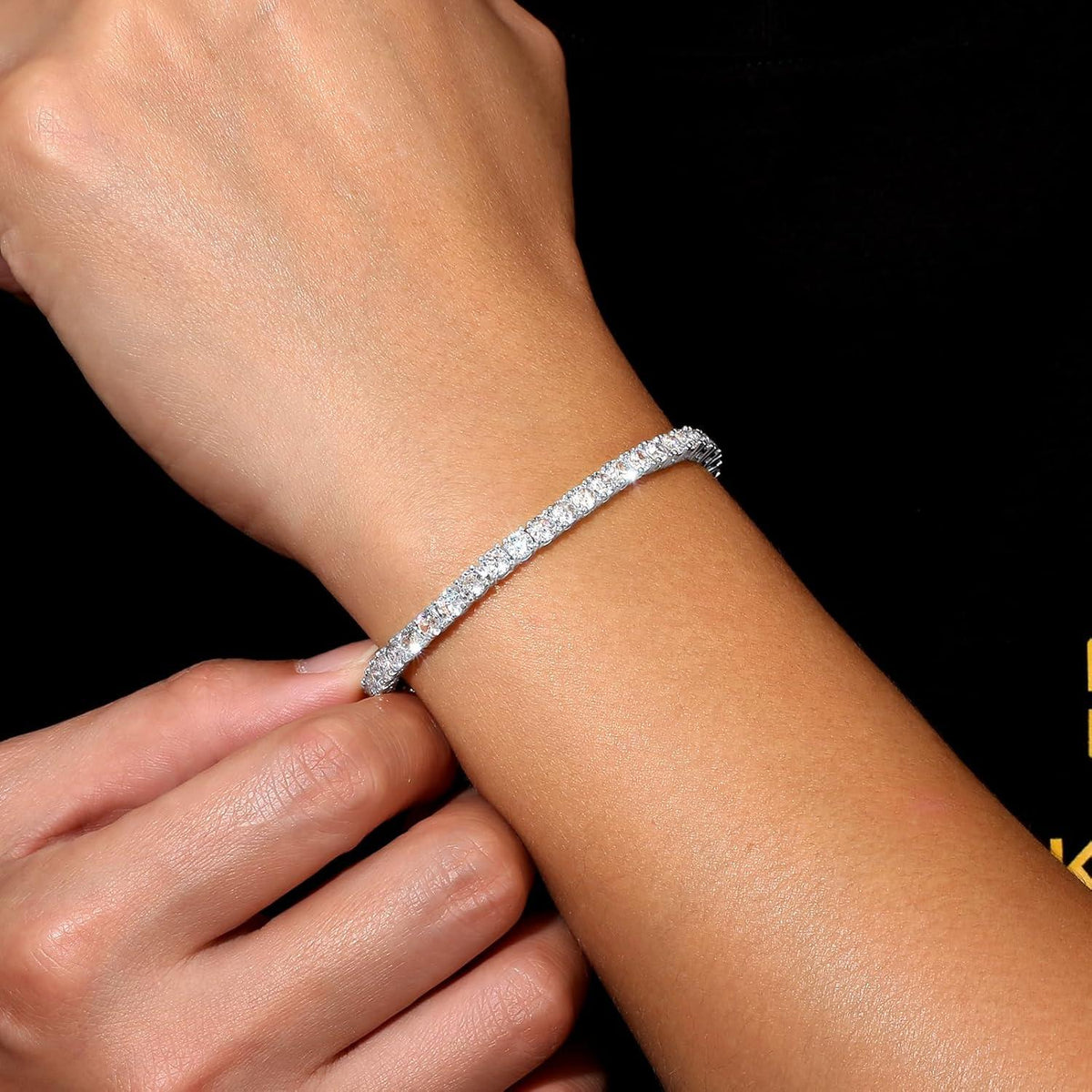 Goldbeschichtetes Tennisarmband mit Zirkonia Steinen und Kristall
