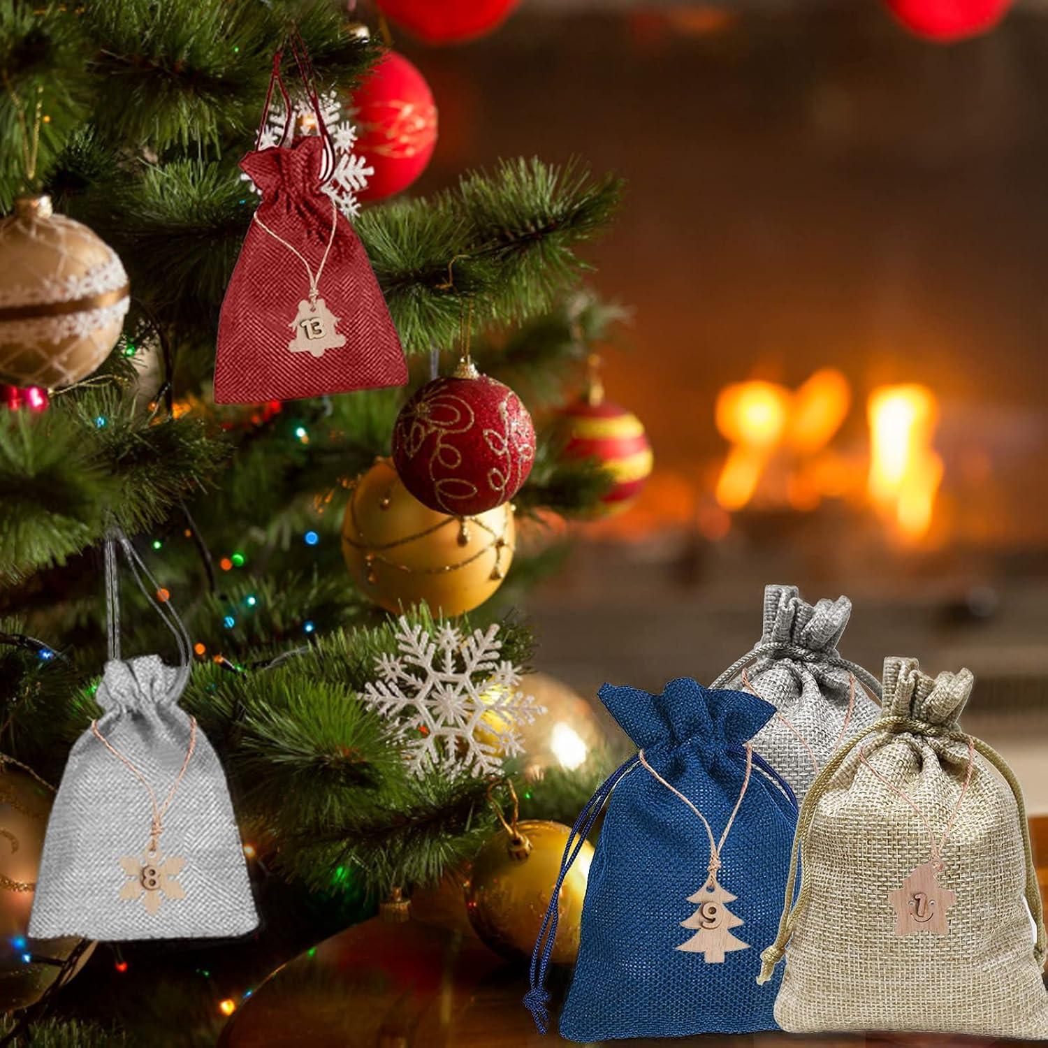 24-teiliger Weihnachtskalender DIY Set Leinensäckchen Holzanhänger Clips