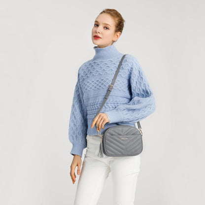 Umhängetasche Damen Crossbody Bag V-Design Quasten Goldene Hardware