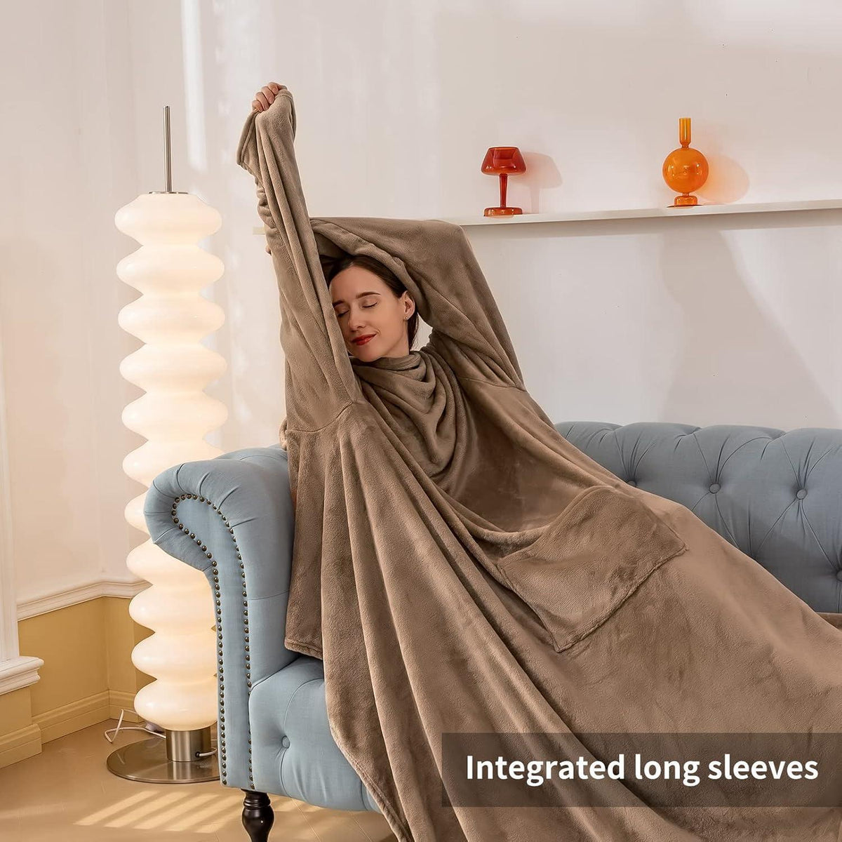 Kuscheldecke mit Ärmeln & Fußtasche – Taupe, 150x200 cm