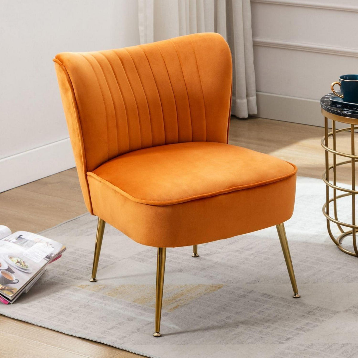 Samt Polsterstuhl mit Metallbeinen – Orange