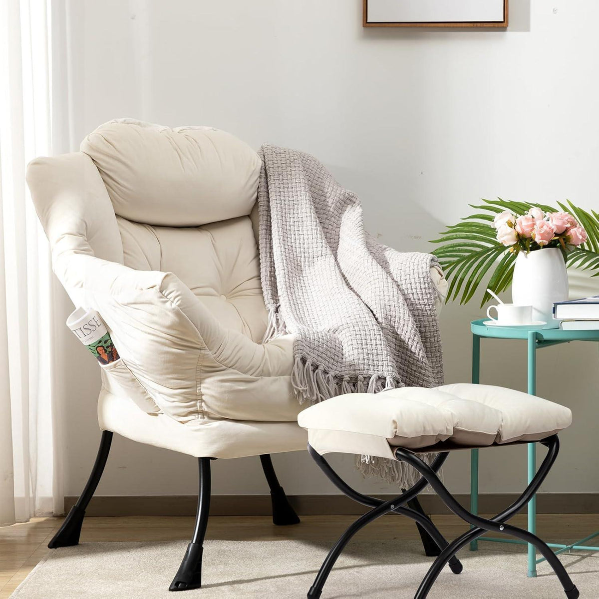 Beiger Ohrensessel mit Hocker – Wohnzimmer Relaxsessel