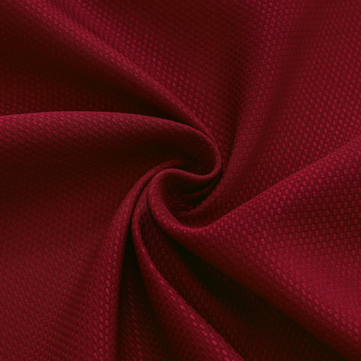 Rote Tischdecke geometrisch 150x210 cm – Jacquard & Flüssigkeitssicher