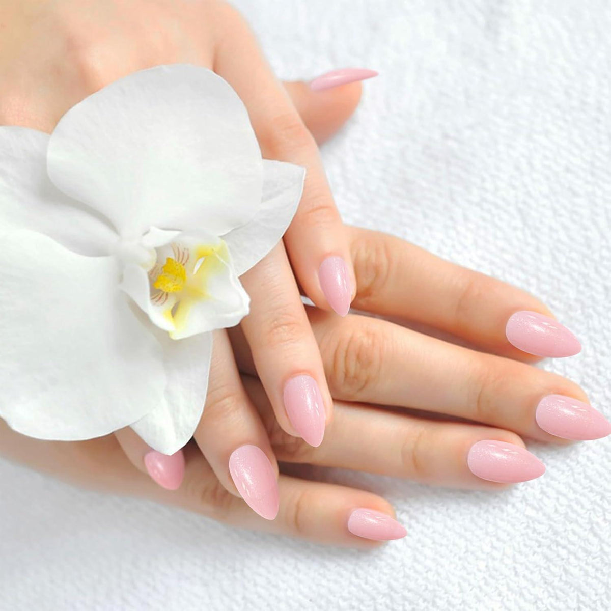 24er Pack Glossy Mandel Soft Gel Nägel Kurz Oval Press on Nails Kit