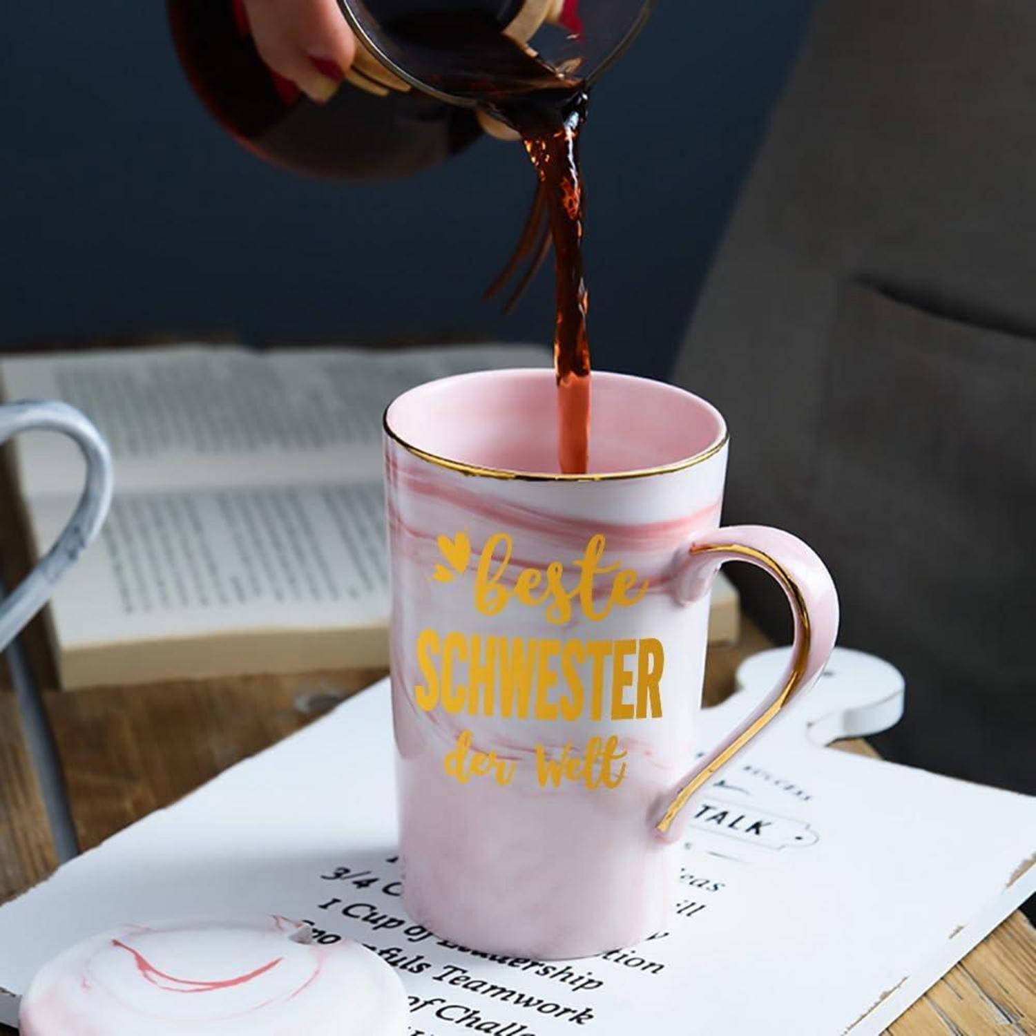 Schwester Geschenk Tasse mit Spruch - Weihnachtskeramikbecher in Geschenkbox