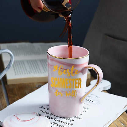 Schwester Geschenk Tasse mit Spruch - Weihnachtskeramikbecher in Geschenkbox