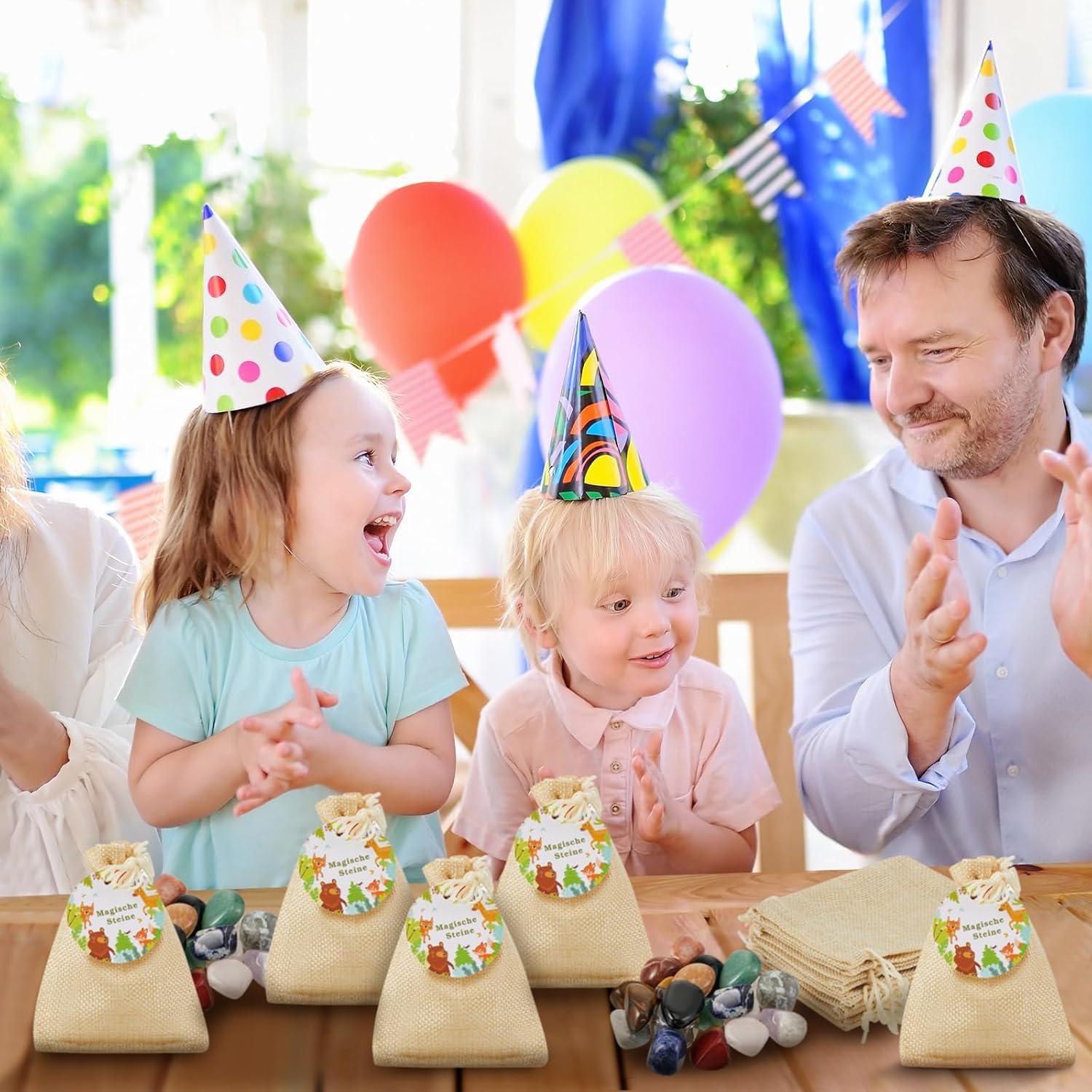 12 bunte Glückssteine mit Jutesäckchen für Kindergeburtstag