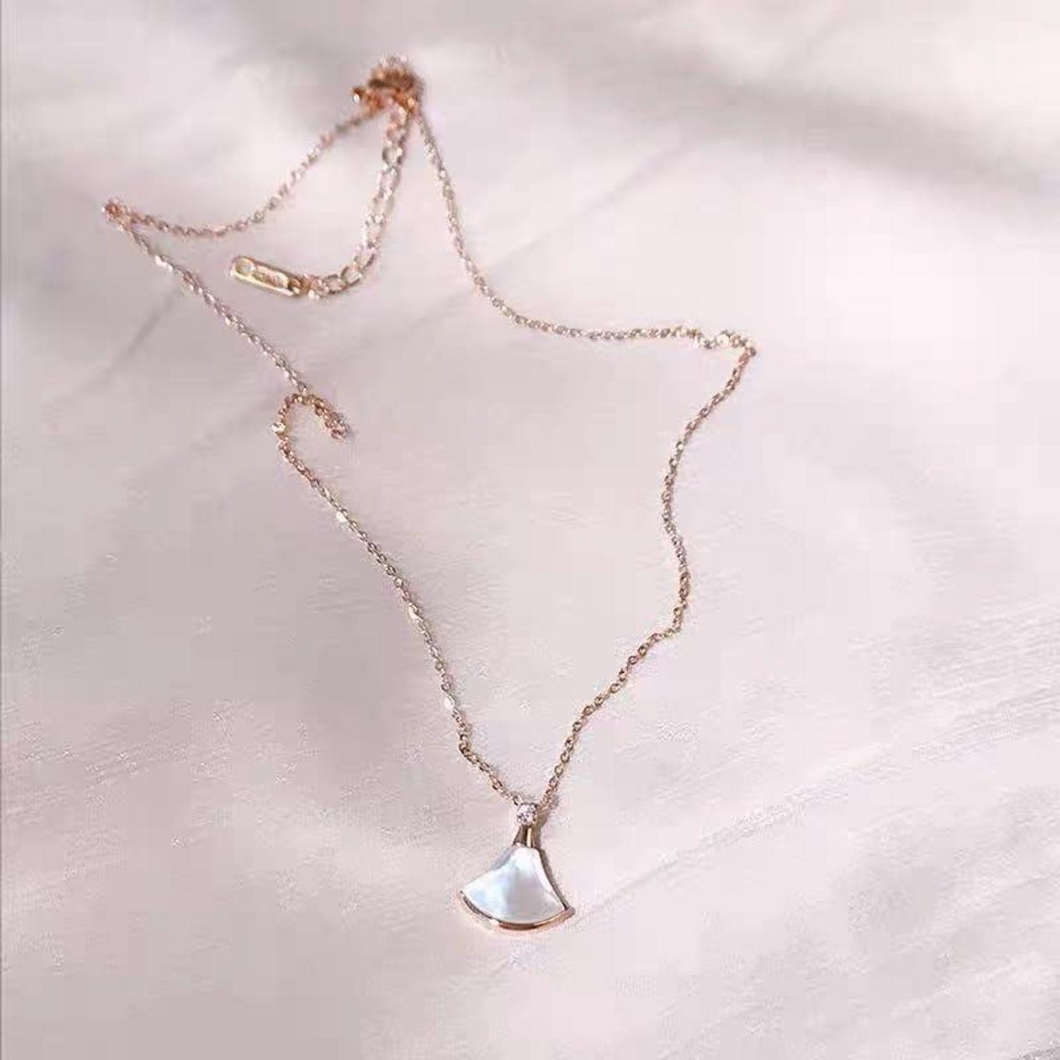 Damen Halskette Kleiner Zirkon Anhänger Weiß Perlmutt Shell Schmuck