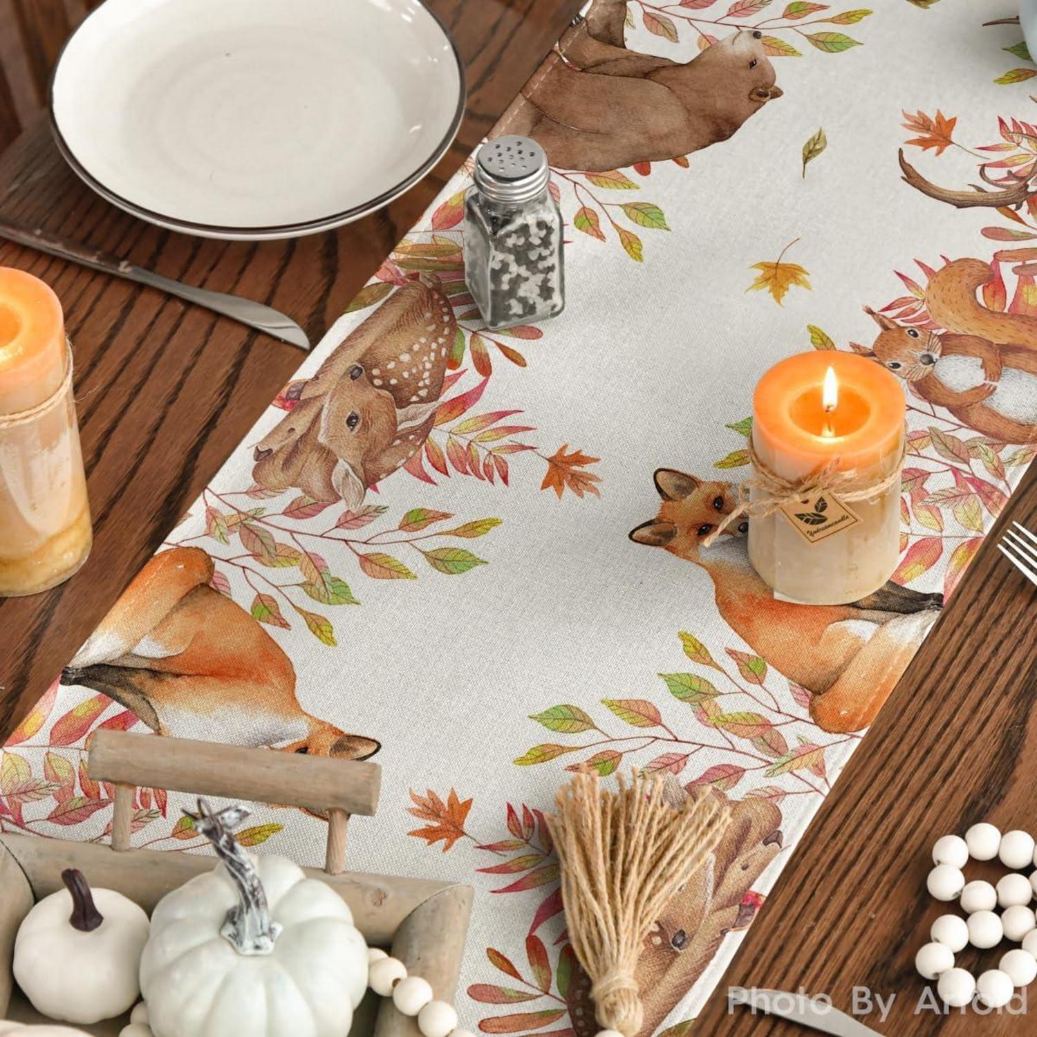 Herbst Tischläufer Sikahirsch Eichhörnchen 40x180cm in Beige