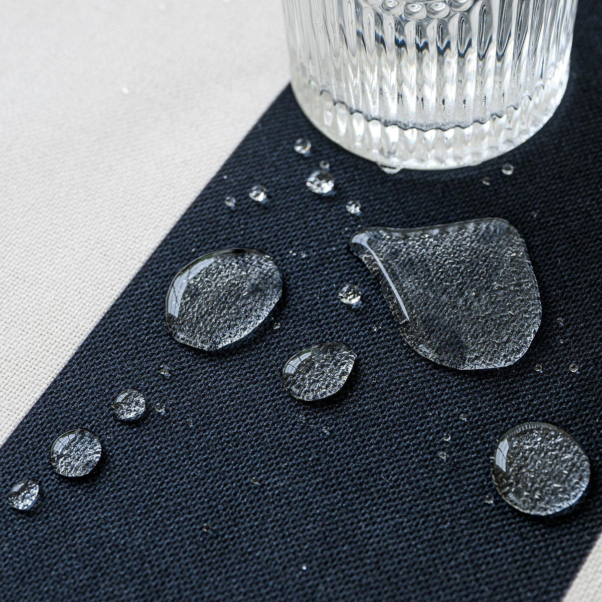 Tischläufer Schwarz 40x140cm - Modern, Wasserabweisend & Abwaschbar