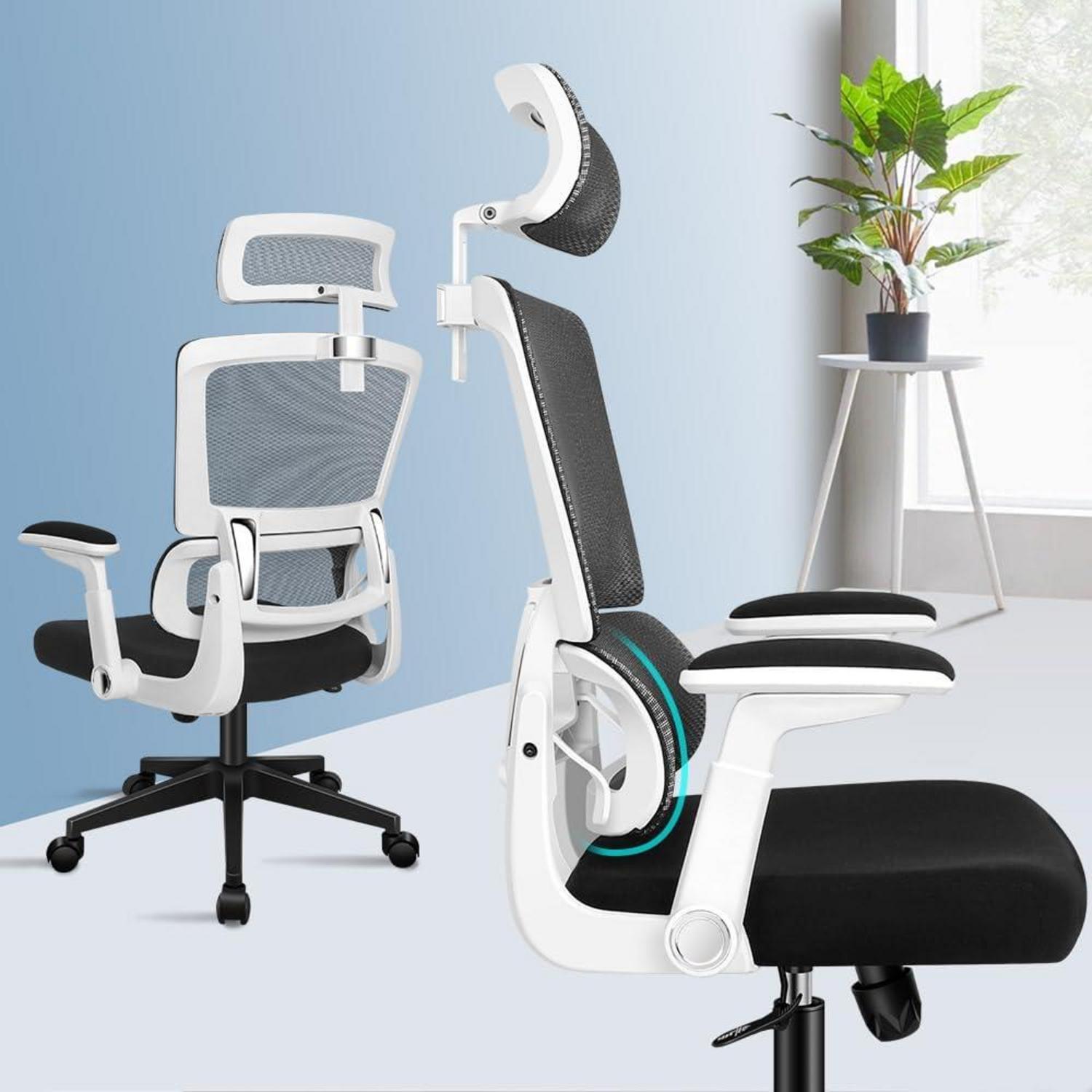 Ergonomischer Bürostuhl mit Lordosenstütze und Kopfstütze