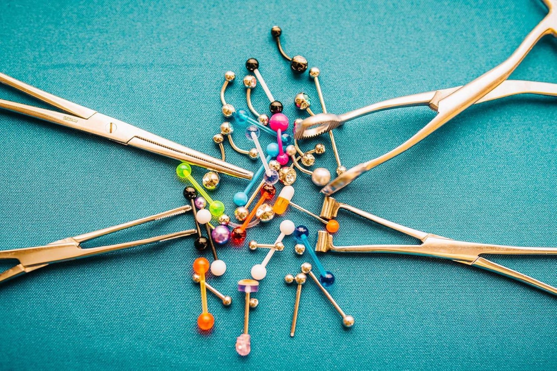 Professionelles Einweg Bauchnabelpiercing Set inkl. Pistole und Nadeln