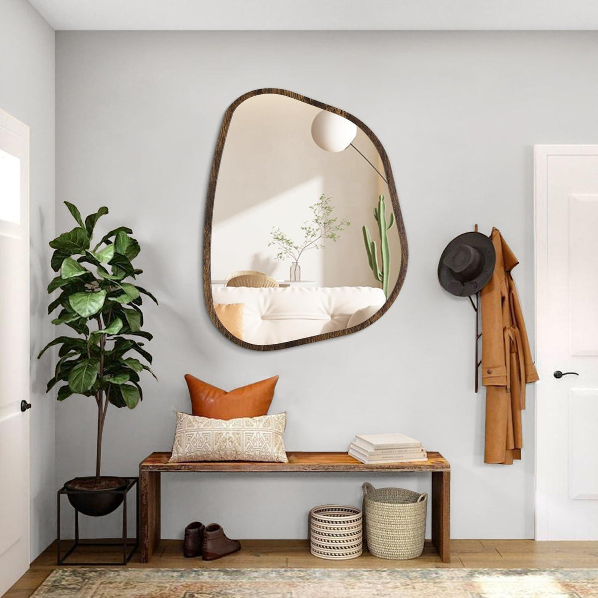 Asymmetrischer Wandspiegel mit Holzrahmen – Modern & Dekorativ