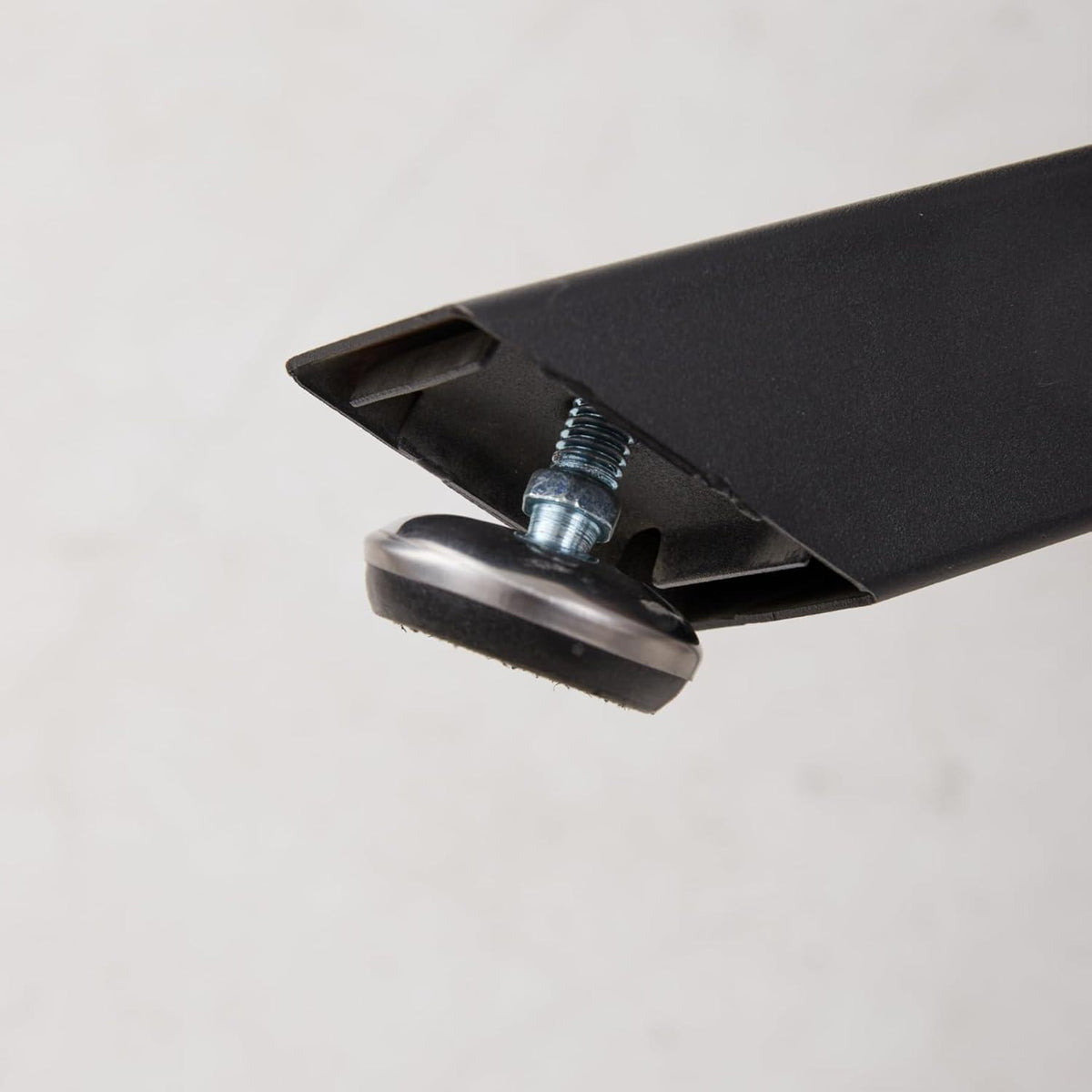 Moderner runder Esstisch 100cm – Industrieblech & Schwarz
