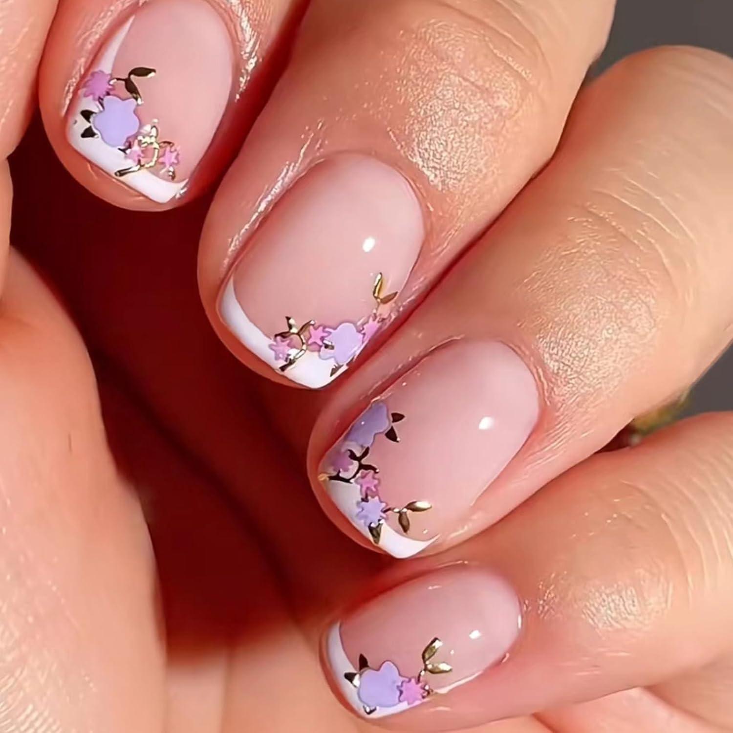 Kurze Künstliche Nägel Nude Glänzend mit Blumenmuster, 24 Stück