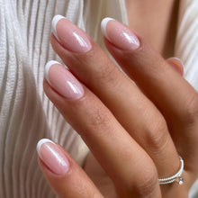 24 Stück Künstliche Nägel Oval Glitzer Nude French Tip Full Cover