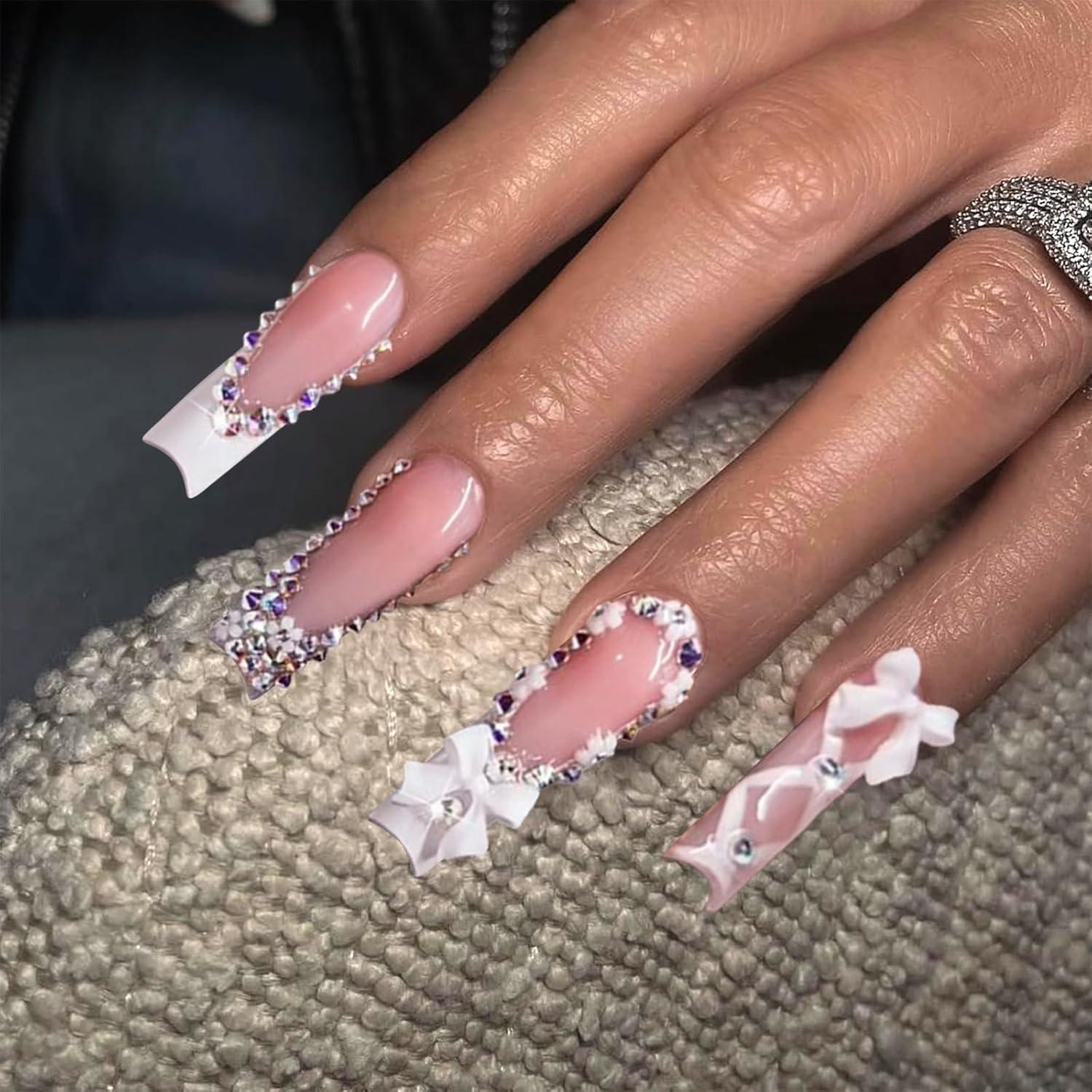 24 Stück Weiße 3D Schleife Rhinestone Nagelset Acrylkleben