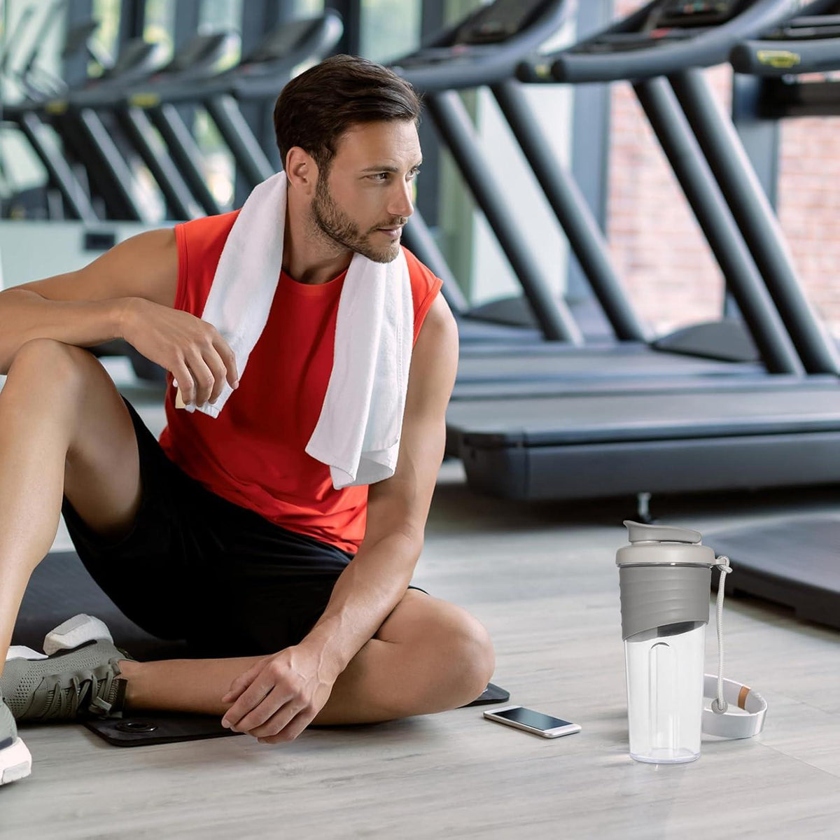 700ml Protein Shaker Tritan BPA-free Silikongriff Fitness Grau