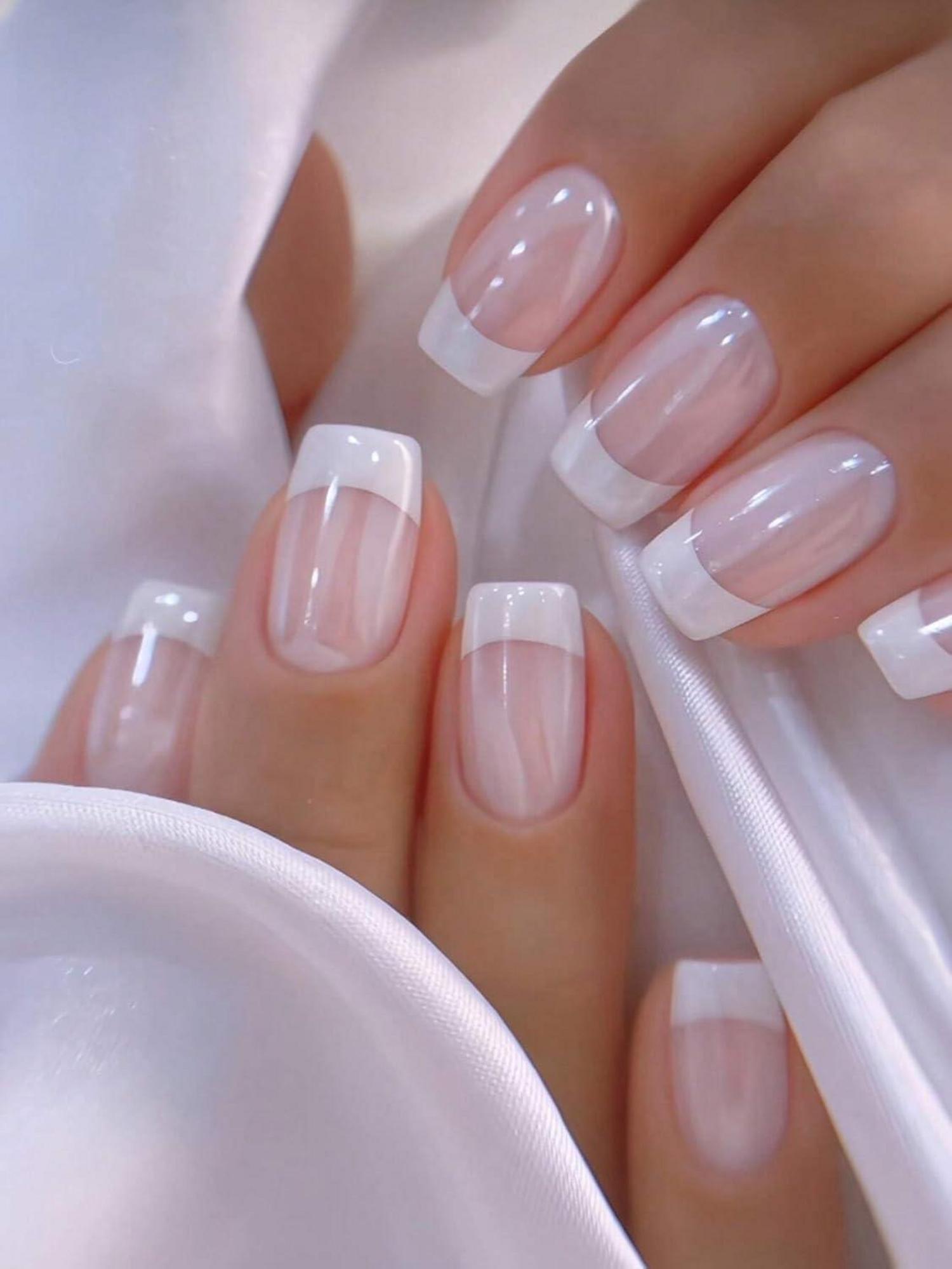 24-teiliges GlamRays Press-On Nails Set in Weiß, French Tip