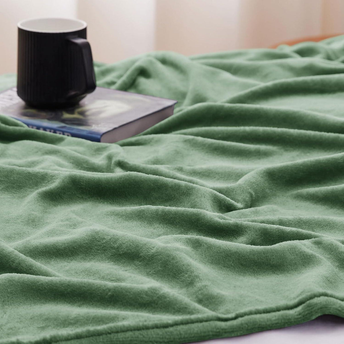 Kuscheldecke Flanell 150x200 cm Grün - Weich & Warm für 4 Jahreszeiten