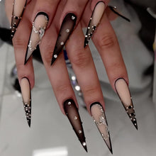 24 Stück Lange Schwarze Stiletto-Nägel mit Glänzendem Goth-Ombre