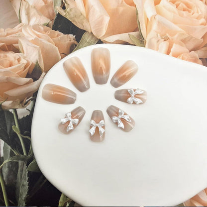 24 Stück Acrylnägel in Sargform Nude Pink mit Schleifen-Design