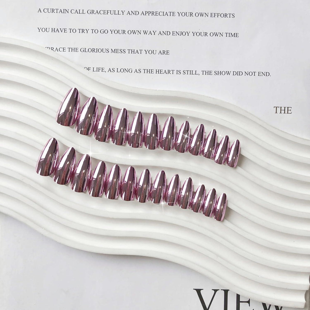 Rosa Chrome Press On Nails - Mandel Form, Spiegel Effekt