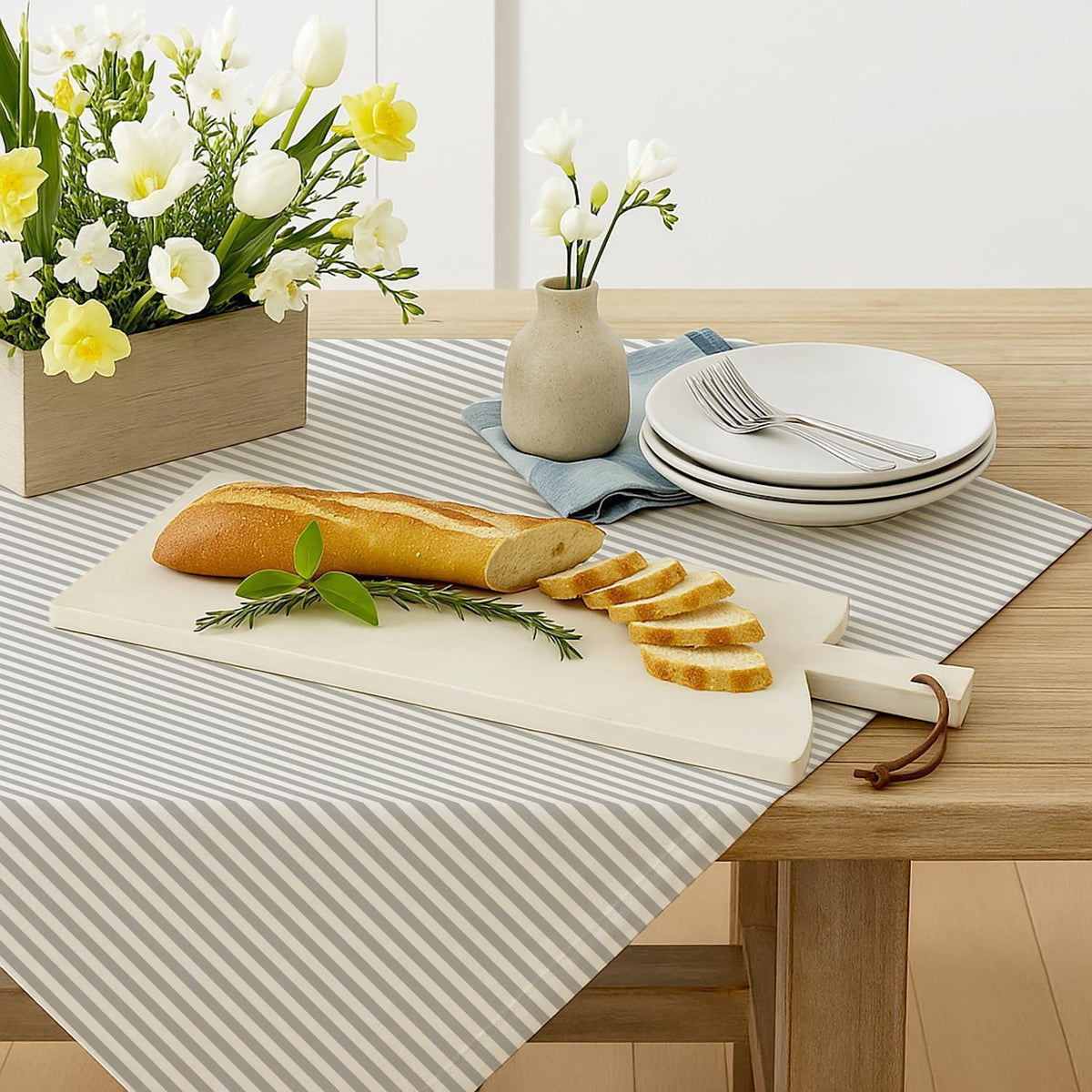 Grau gestreifte Tischdecke 85x85 cm – Abwaschbar & Pflegeleicht
