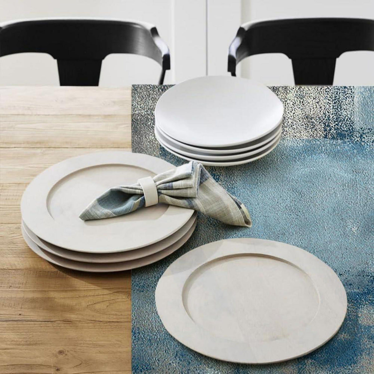 Marineblaue Tischdecke 100x100 cm – Abwaschbar & Modern