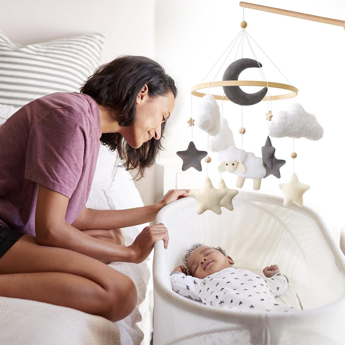 Holz Schaf Mobile Babybett Windspiel Filz Wolke Stern