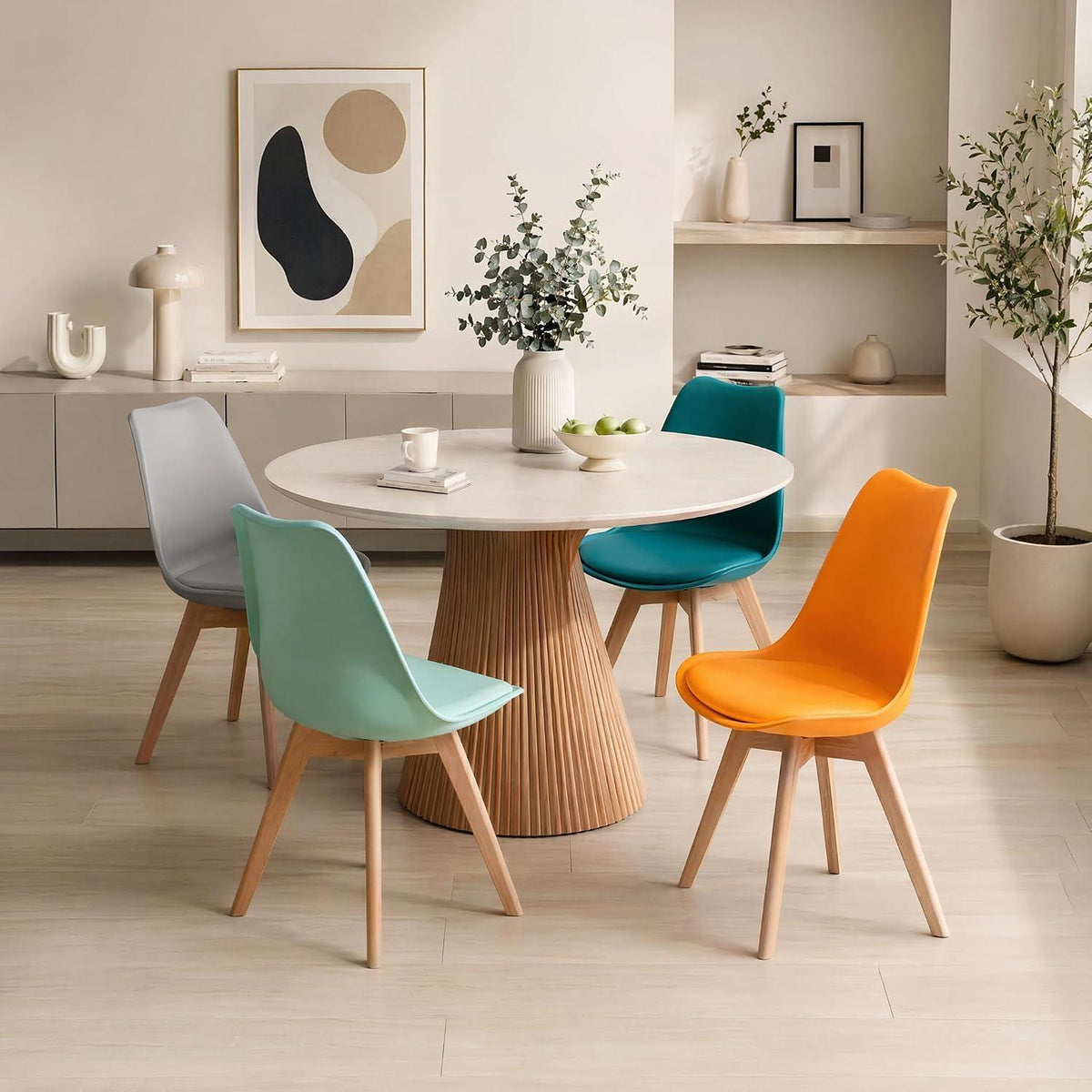 Skandinavische Esszimmerstühle 4er Set mit Sitzkissen & Holzbeinen