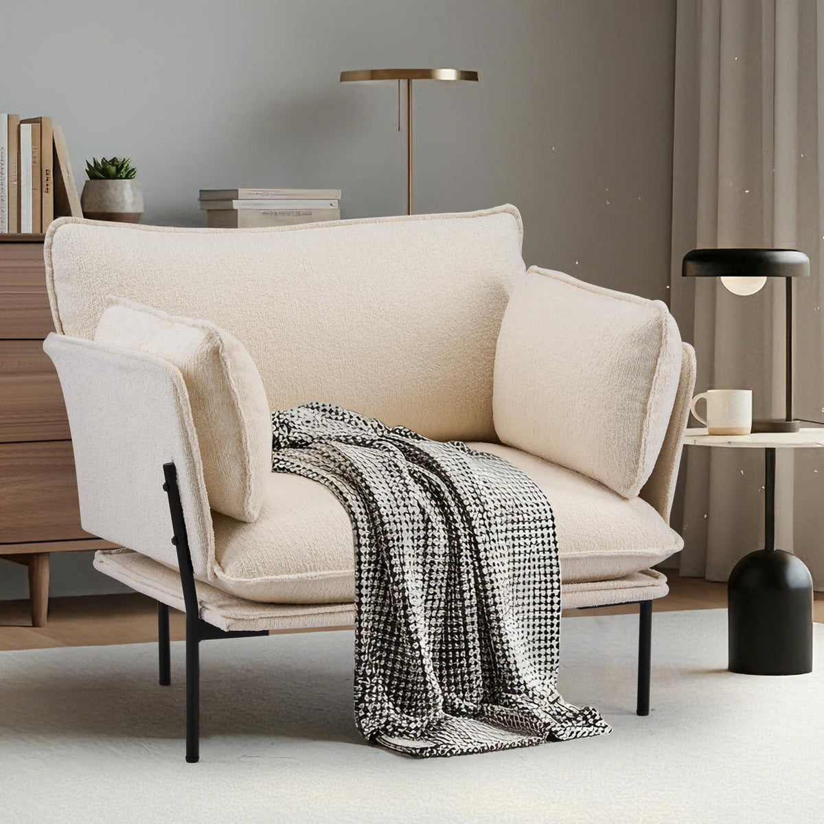Bouclé Loungesessel mit Metallbeinen – Creme