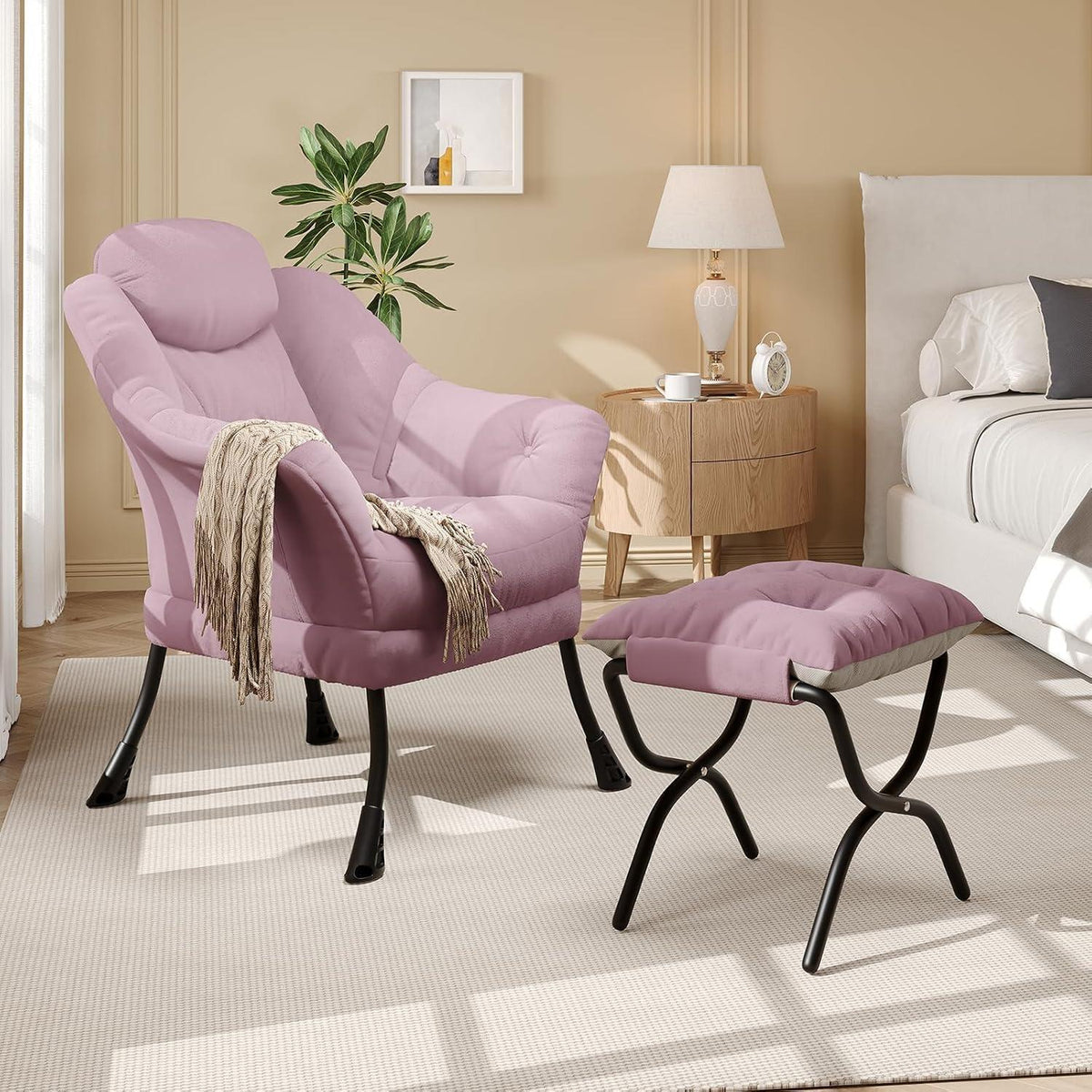 Bequemer Sessel mit Hocker – Modernes Lounge-Design in Rosa