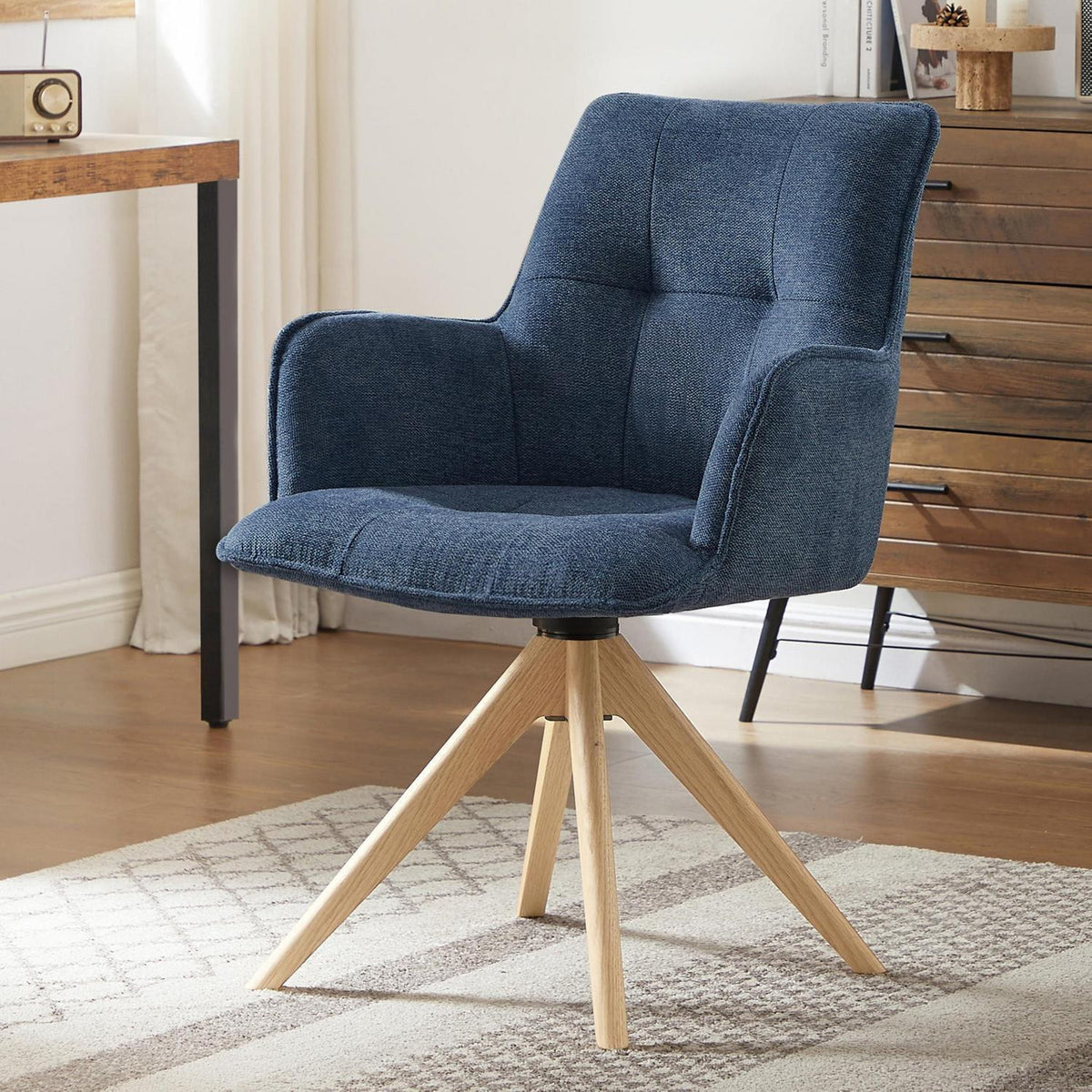 Drehbarer Sessel Blau Bouclé – Wohnzimmerstuhl mit Eichenholzbeinen