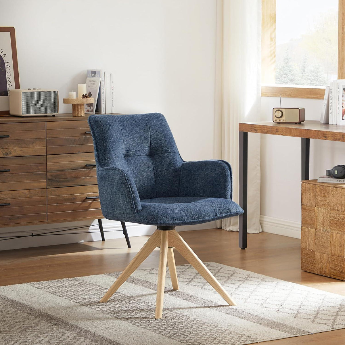 Drehbarer Sessel Blau Bouclé – Wohnzimmerstuhl mit Eichenholzbeinen
