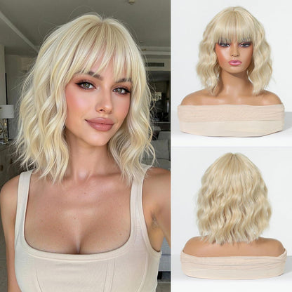 Blonde Bob Perücke mit Pony – Schulterlang, Wellig, Synthetisch